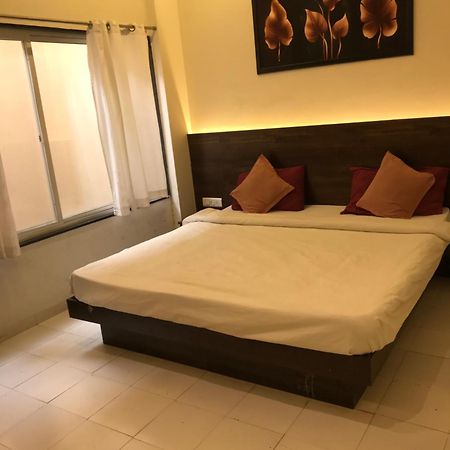 Hotel Divine Indore Buitenkant foto